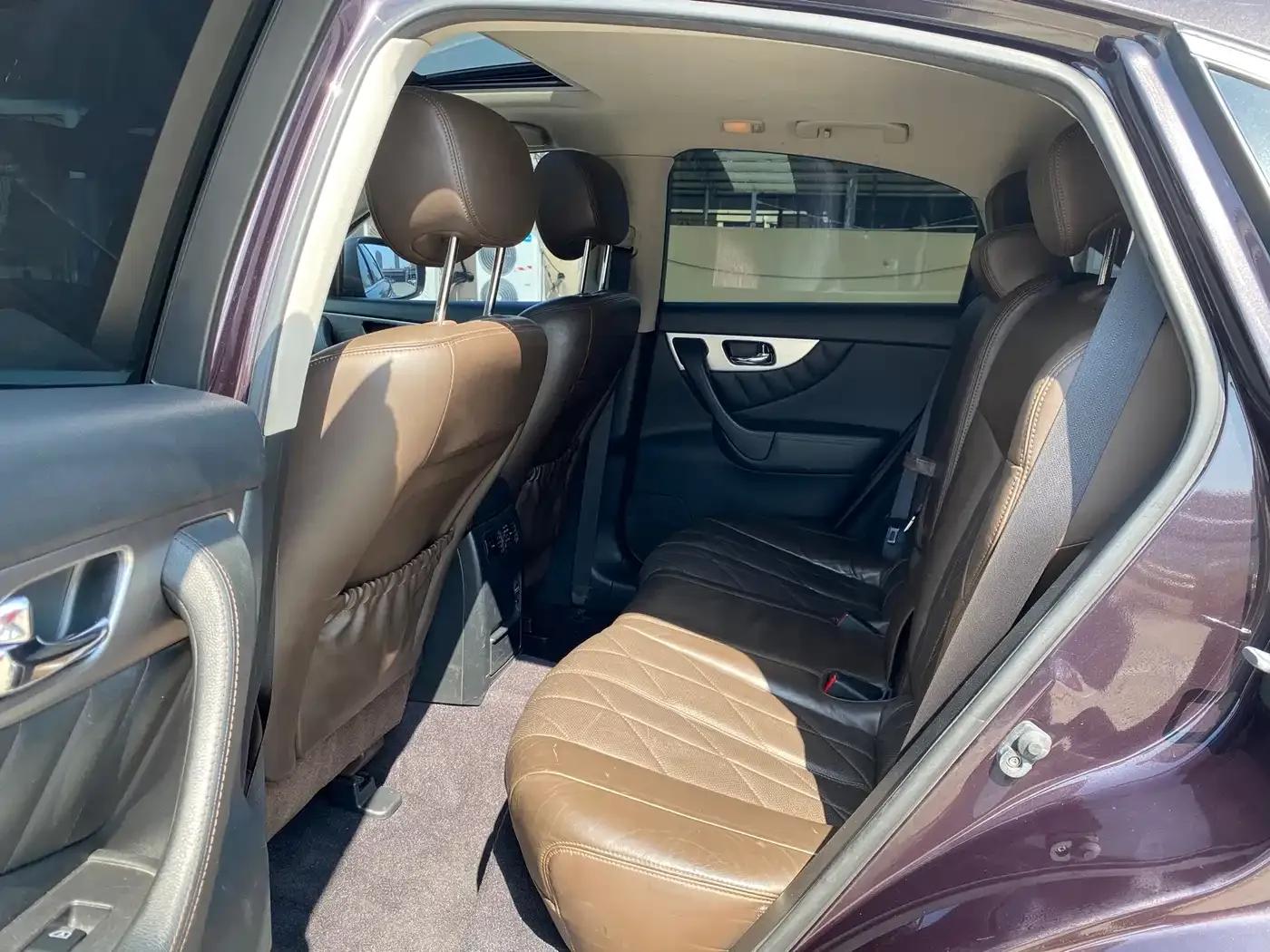 Infiniti QX70 2013 3.7L Standard Edition — миниатюра 15