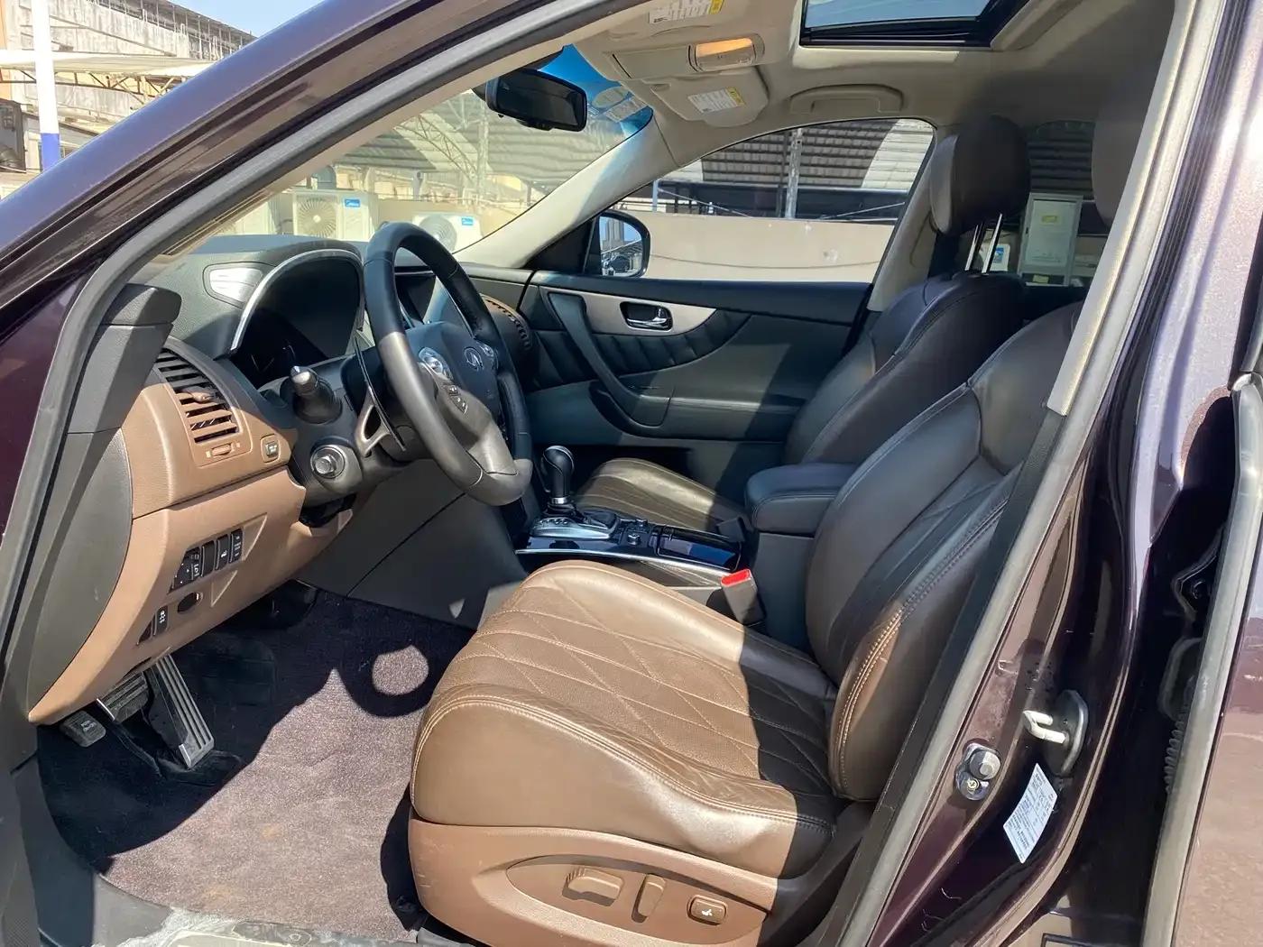 Infiniti QX70 2013 3.7L Standard Edition — миниатюра 9