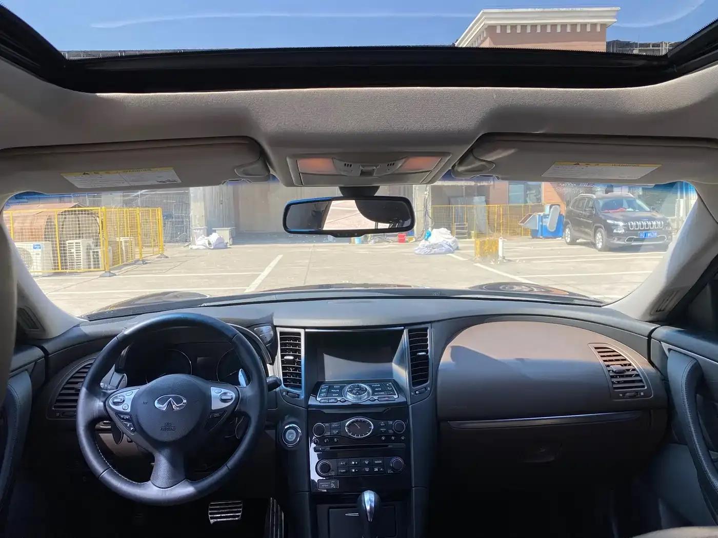 Infiniti QX70 2013 3.7L Standard Edition — миниатюра 10