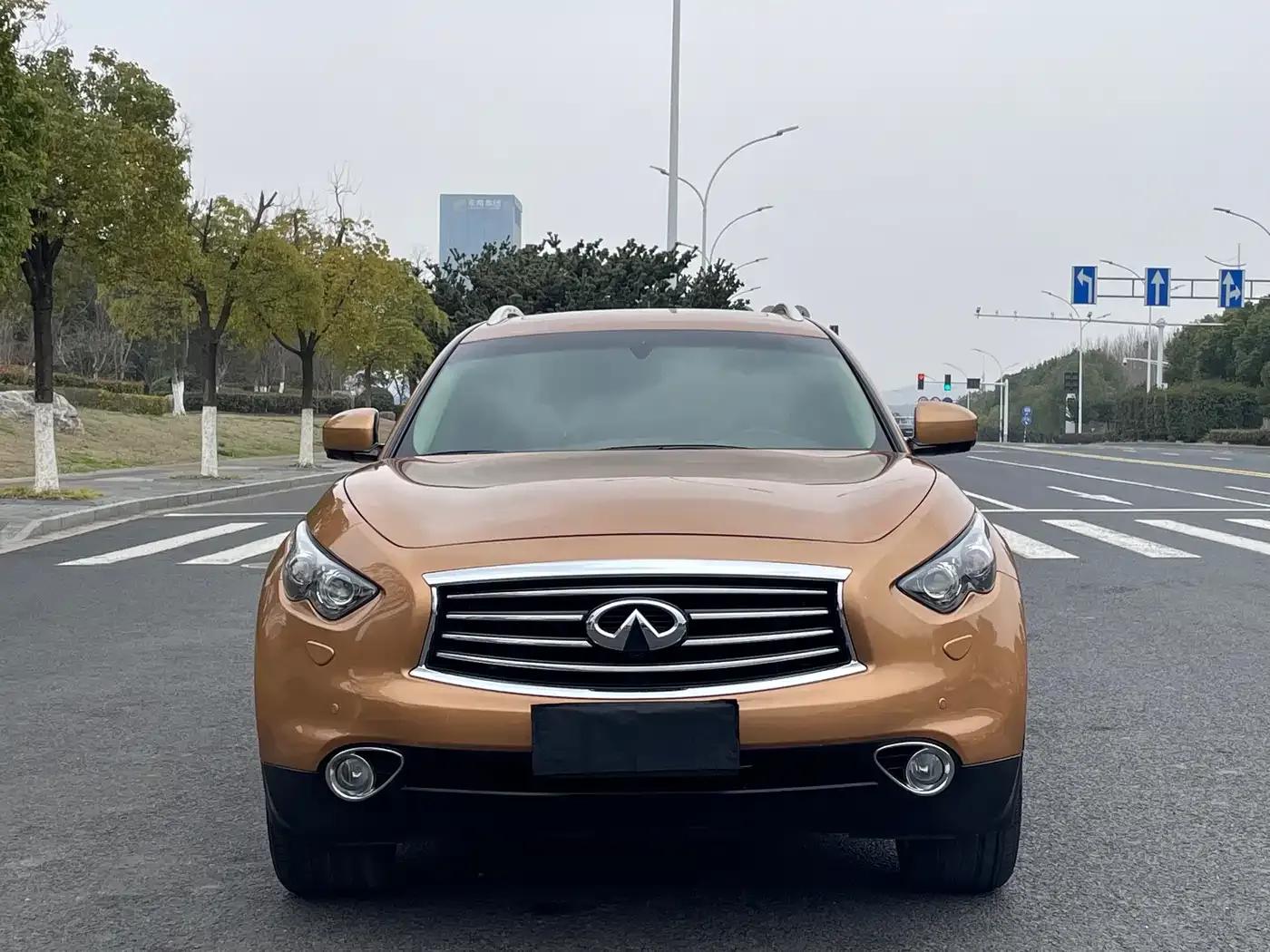 Infiniti QX70 2013 3.7L Standard Edition — миниатюра 2