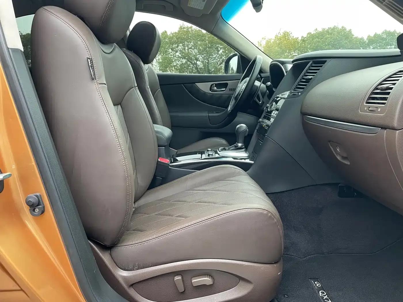 Infiniti QX70 2013 3.7L Standard Edition — миниатюра 12