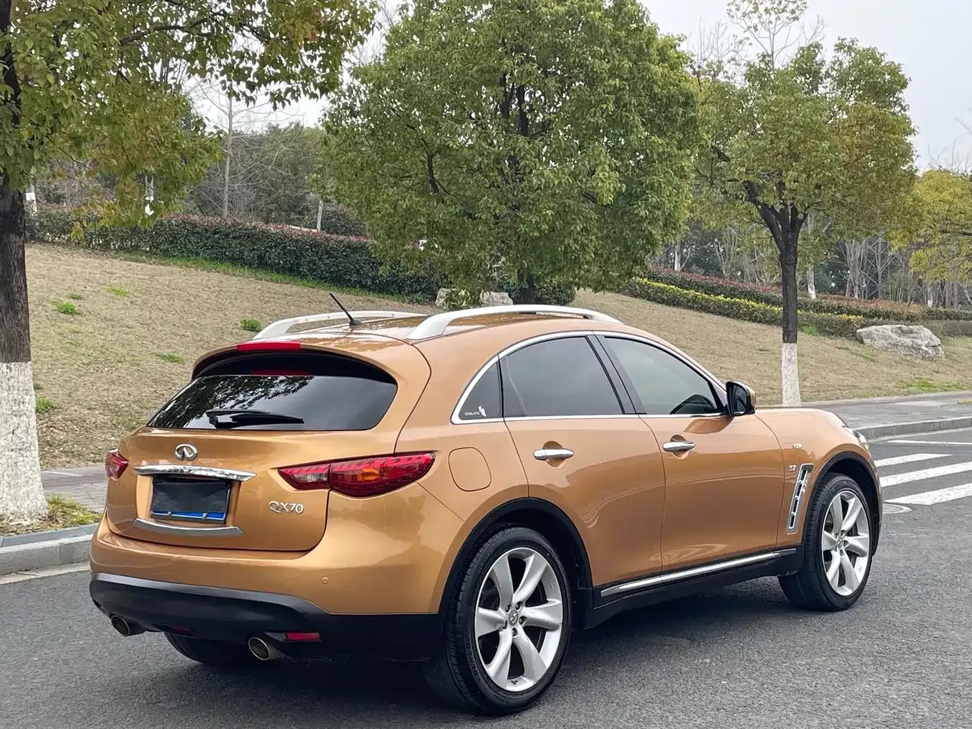 Infiniti QX70 2013 3.7L Standard Edition — миниатюра 16