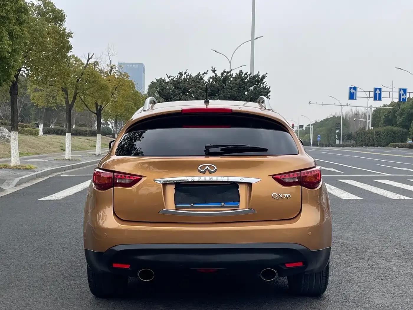 Infiniti QX70 2013 3.7L Standard Edition — миниатюра 17