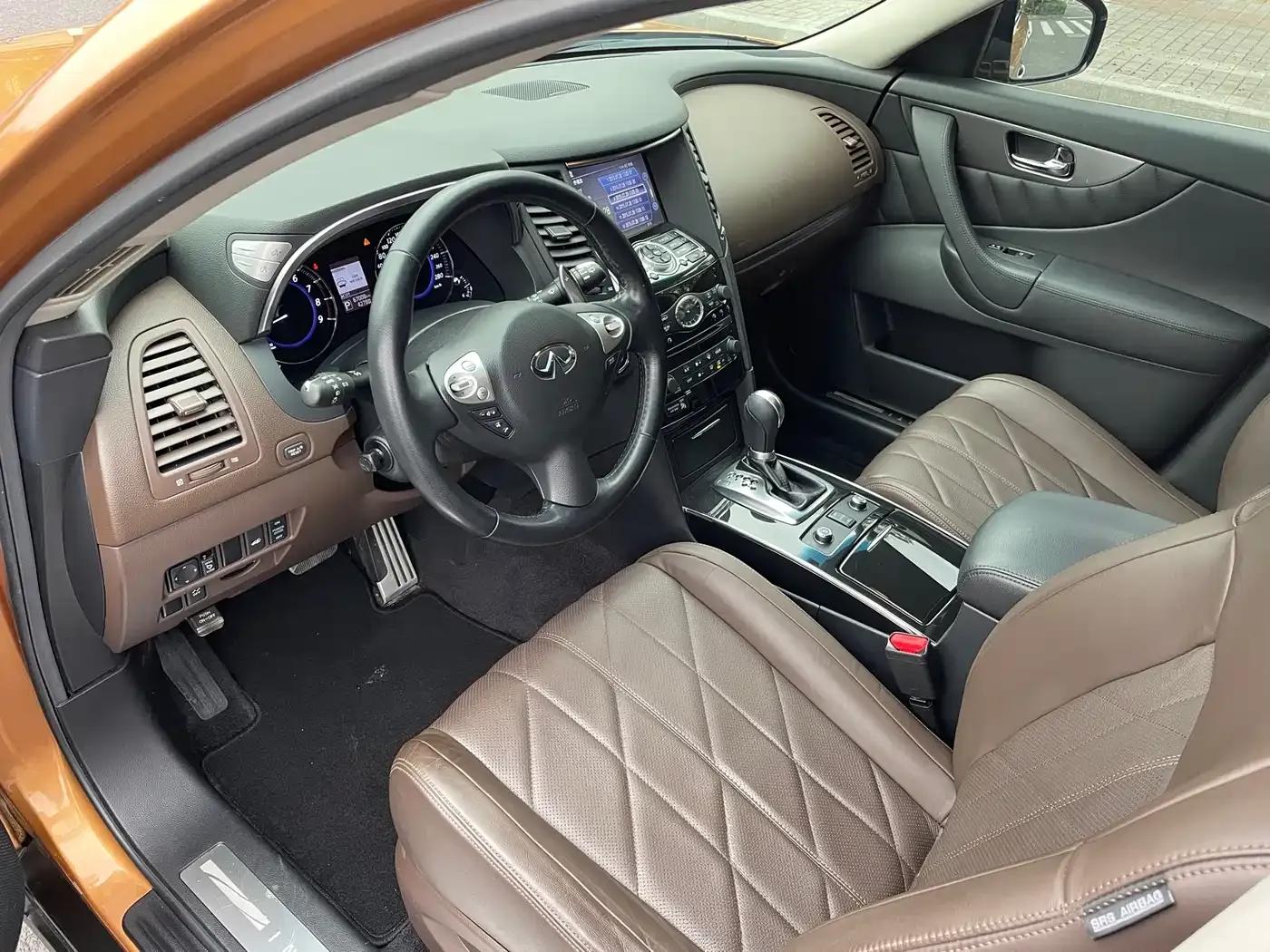 Infiniti QX70 2013 3.7L Standard Edition — миниатюра 6