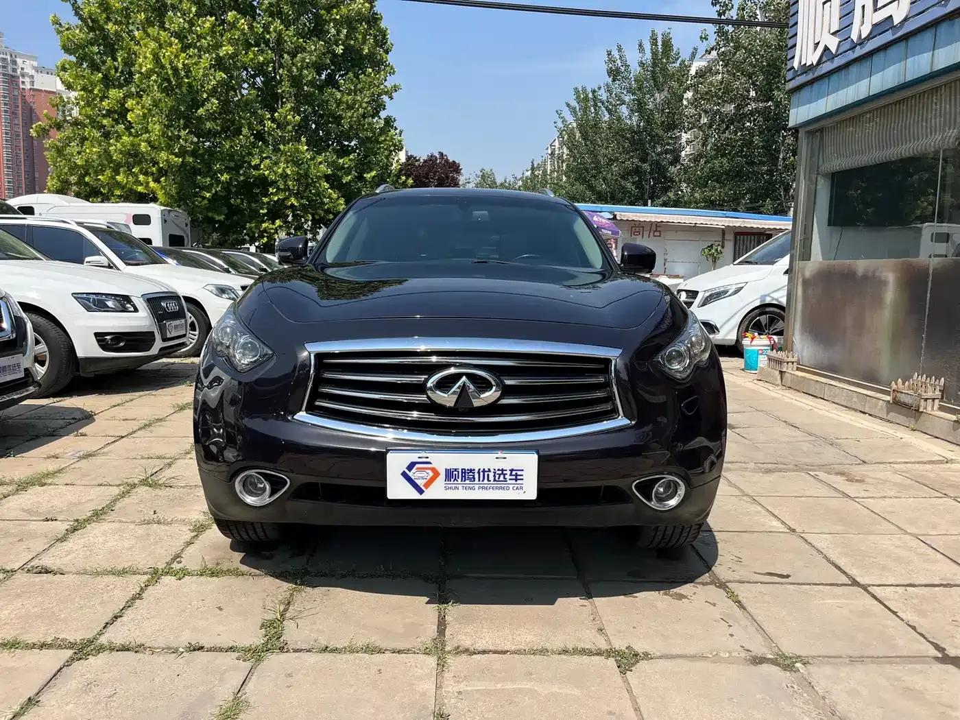 Infiniti QX70 2013 3.7L Standard Edition — миниатюра 2