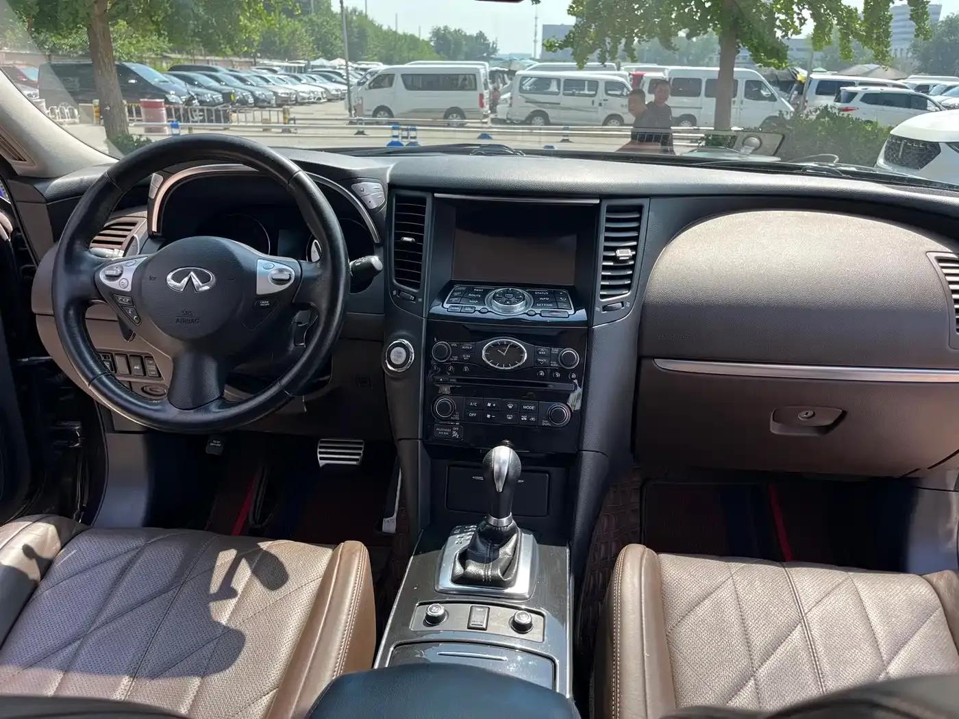 Infiniti QX70 2013 3.7L Standard Edition — миниатюра 15