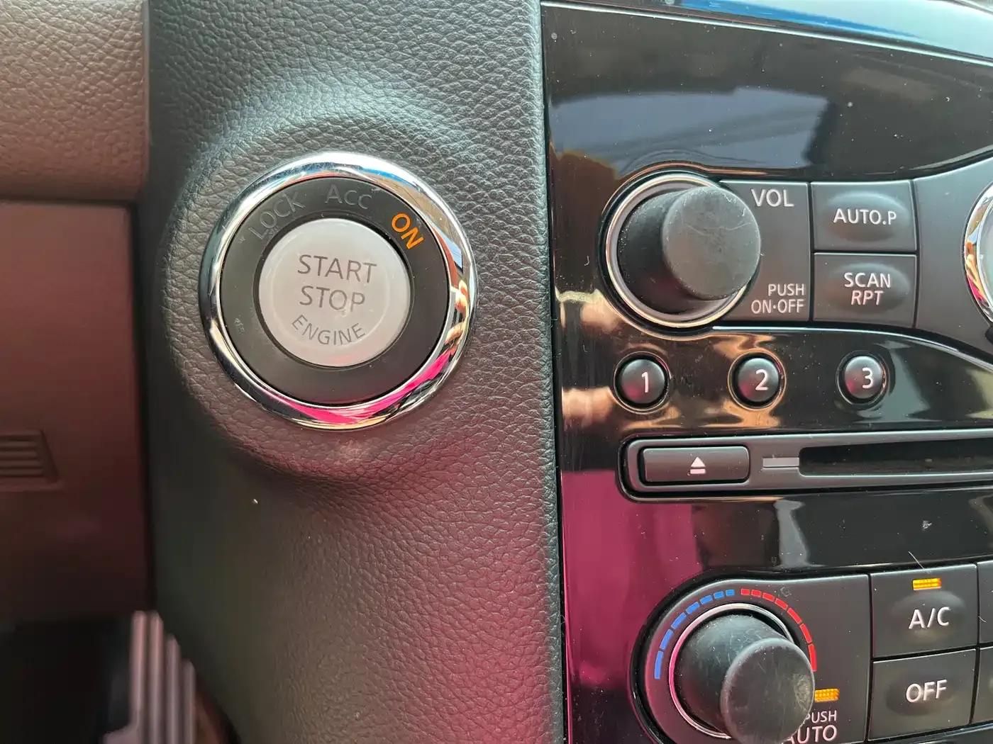 Infiniti QX70 2013 3.7L Standard Edition — миниатюра 18