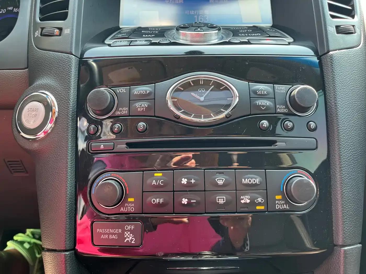 Infiniti QX70 2013 3.7L Standard Edition — миниатюра 20