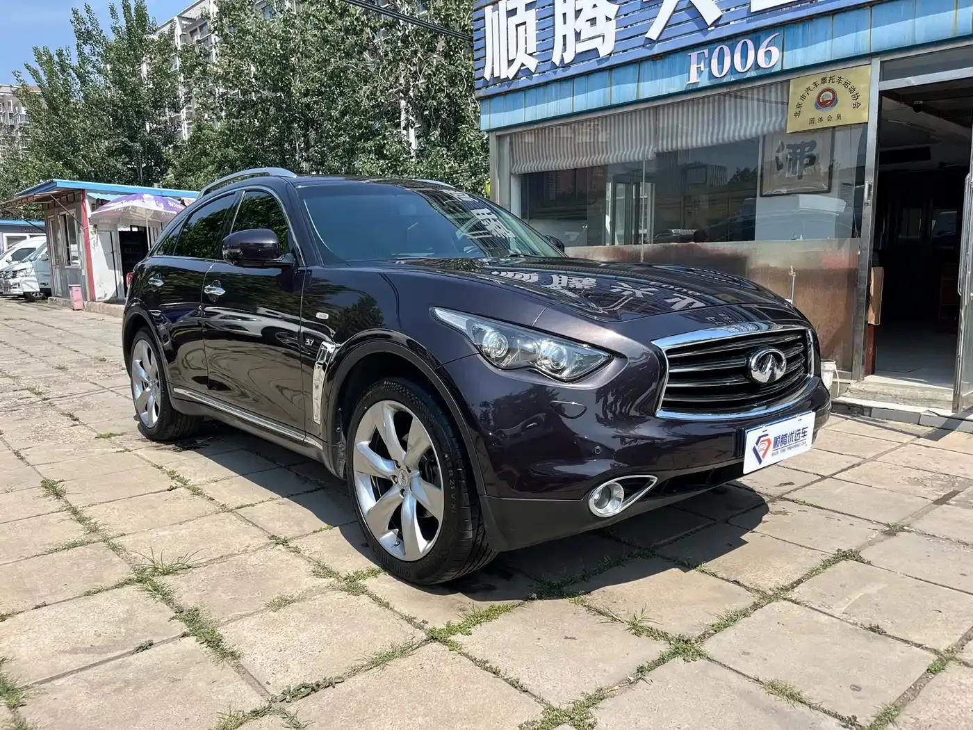 Infiniti QX70 2013 3.7L Standard Edition — миниатюра 3