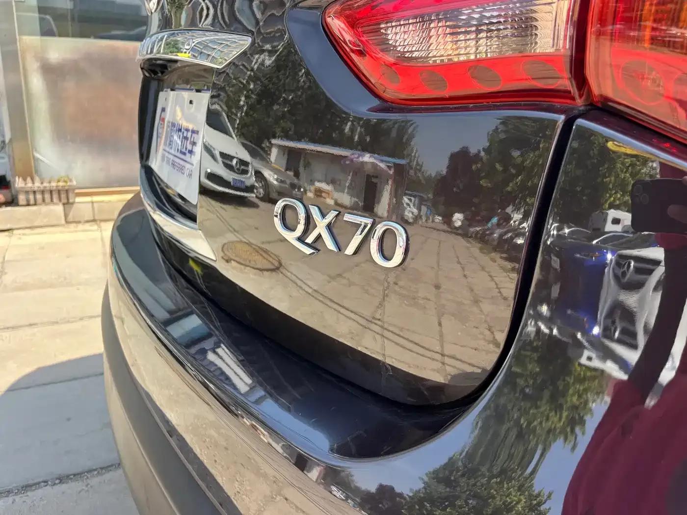 Infiniti QX70 2013 3.7L Standard Edition — миниатюра 29