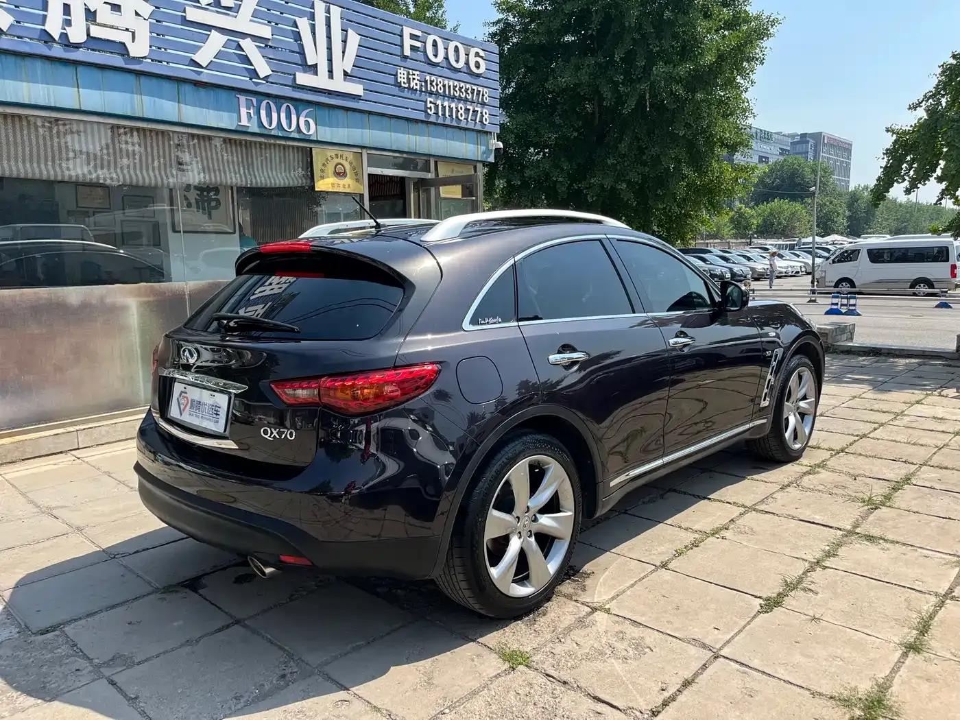 Infiniti QX70 2013 3.7L Standard Edition — миниатюра 4