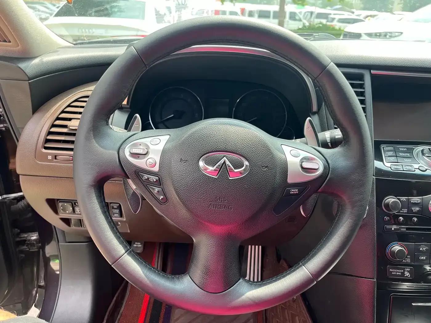 Infiniti QX70 2013 3.7L Standard Edition — миниатюра 31
