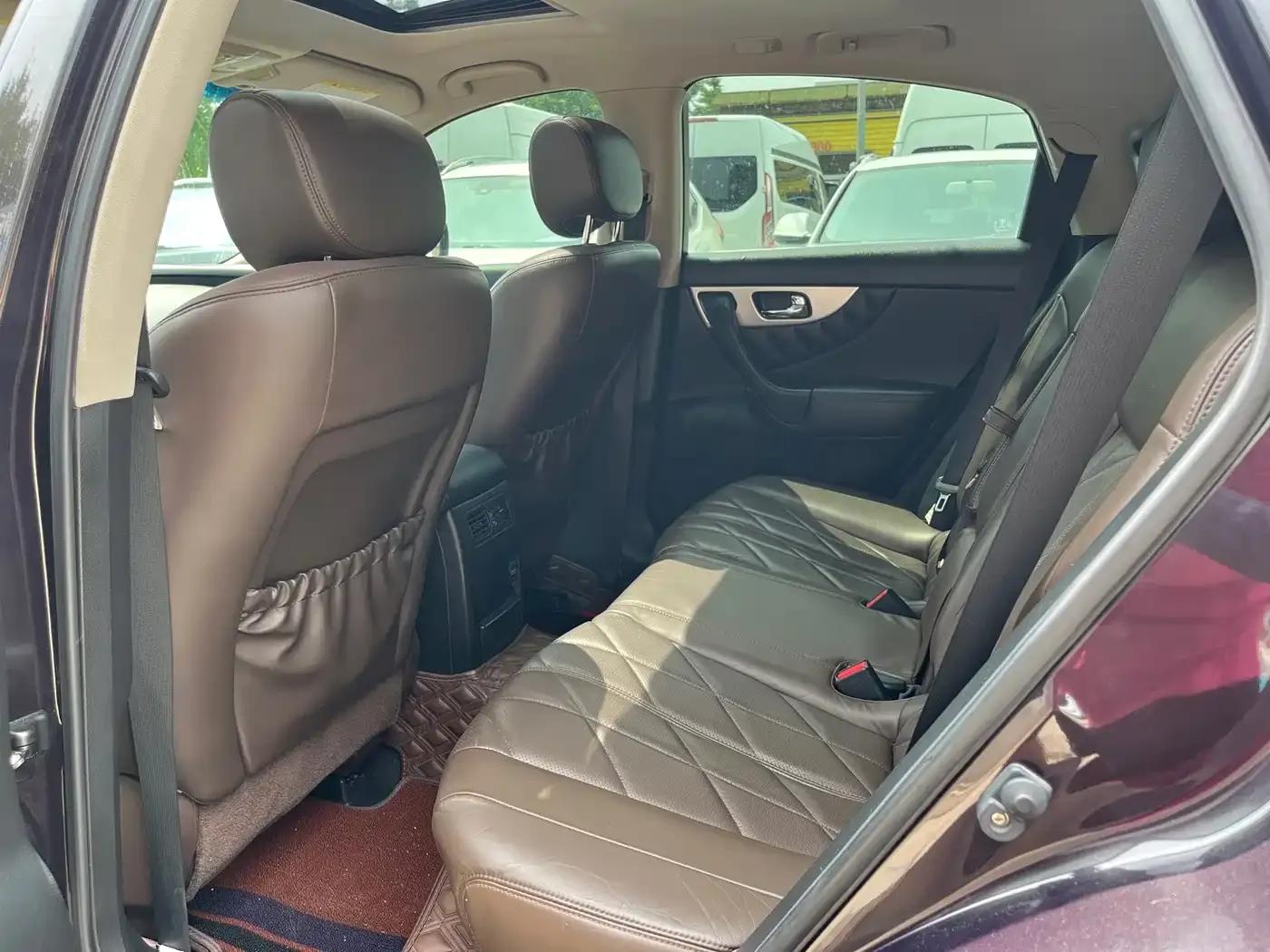 Infiniti QX70 2013 3.7L Standard Edition — миниатюра 33