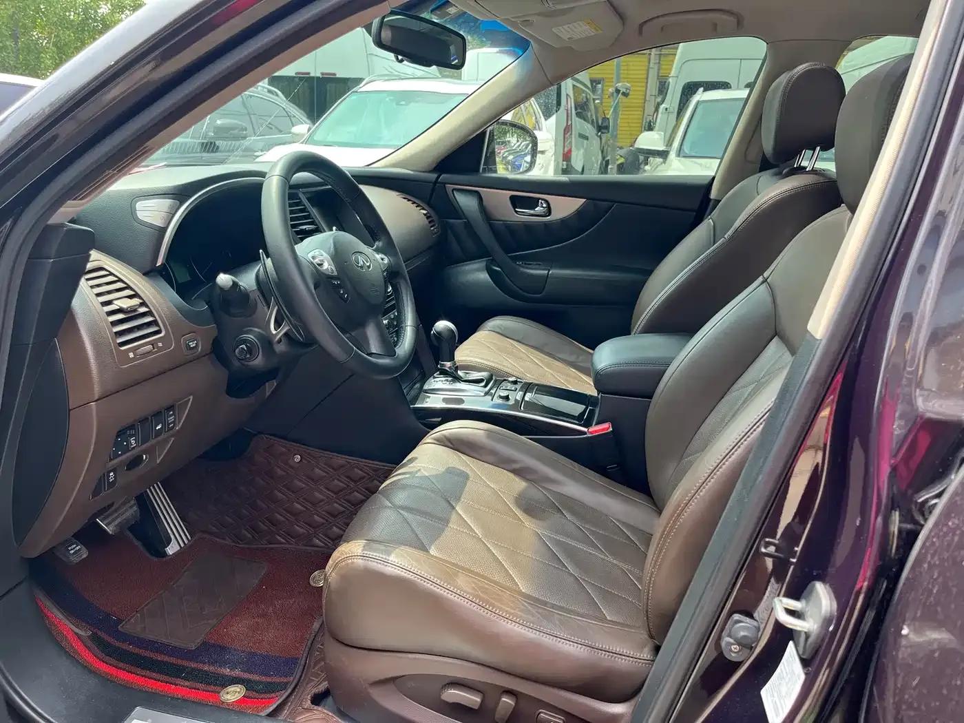 Infiniti QX70 2013 3.7L Standard Edition — миниатюра 34