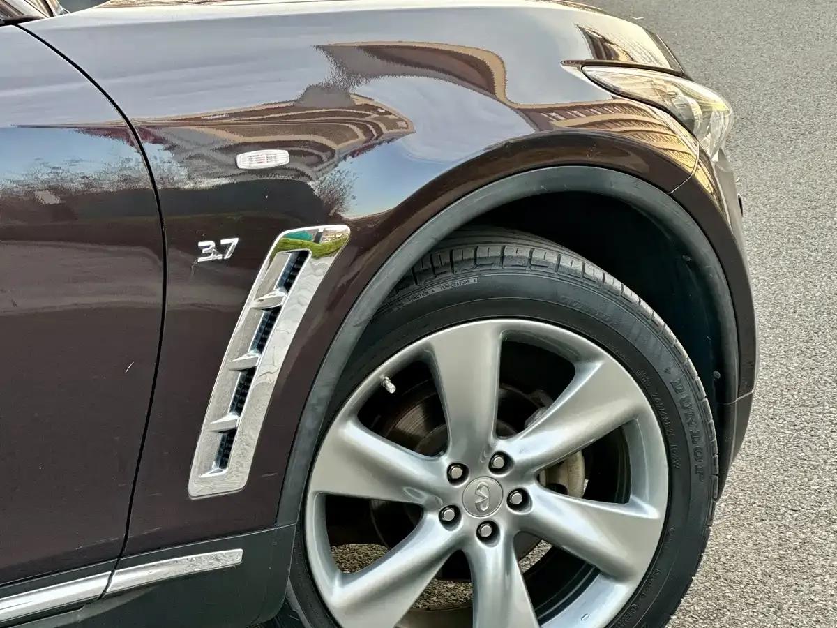 Infiniti QX70 2013 3.7L Standard Edition — миниатюра 12
