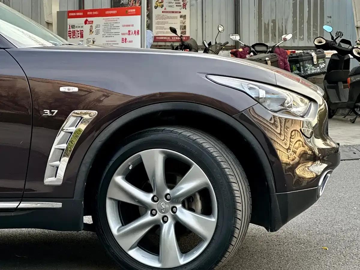 Infiniti QX70 2013 3.7L Standard Edition — миниатюра 13