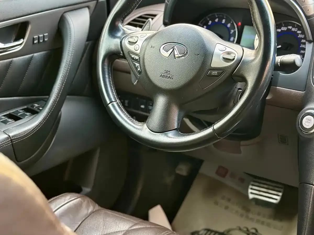 Infiniti QX70 2013 3.7L Standard Edition — миниатюра 17
