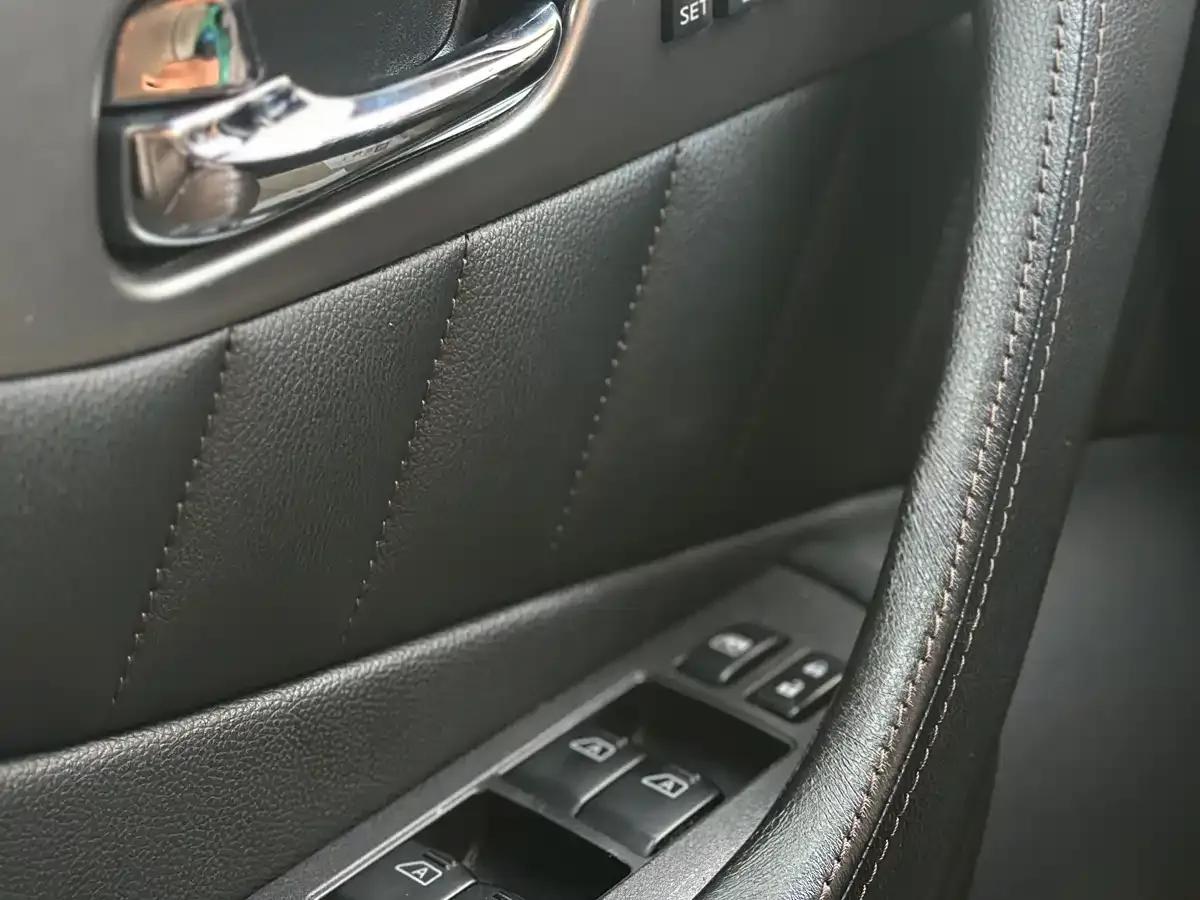 Infiniti QX70 2013 3.7L Standard Edition — миниатюра 18