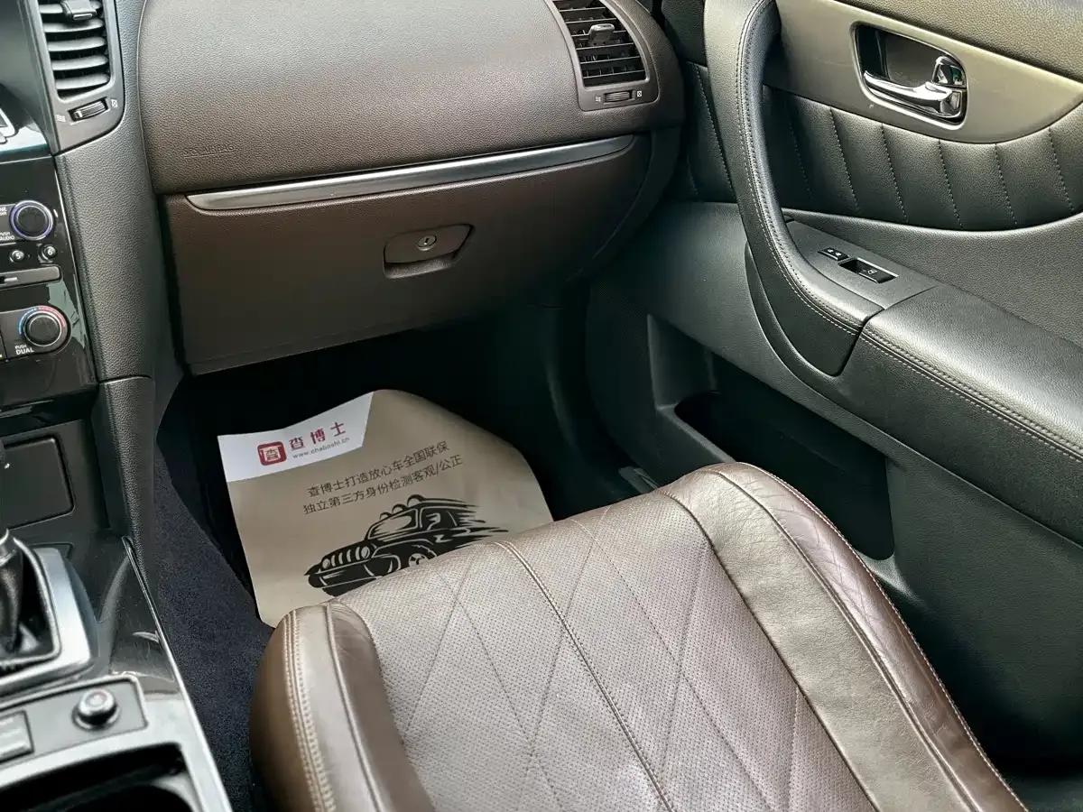 Infiniti QX70 2013 3.7L Standard Edition — миниатюра 21