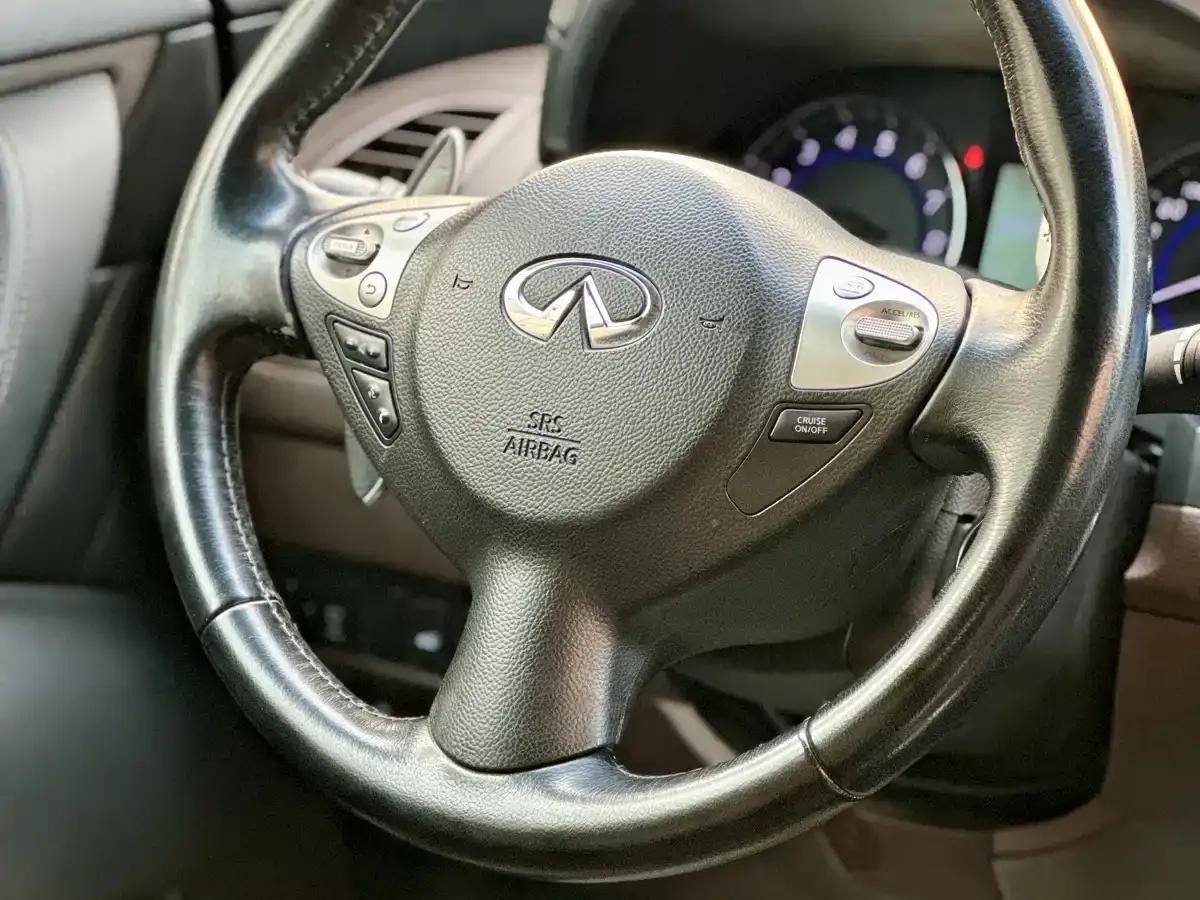 Infiniti QX70 2013 3.7L Standard Edition — миниатюра 5