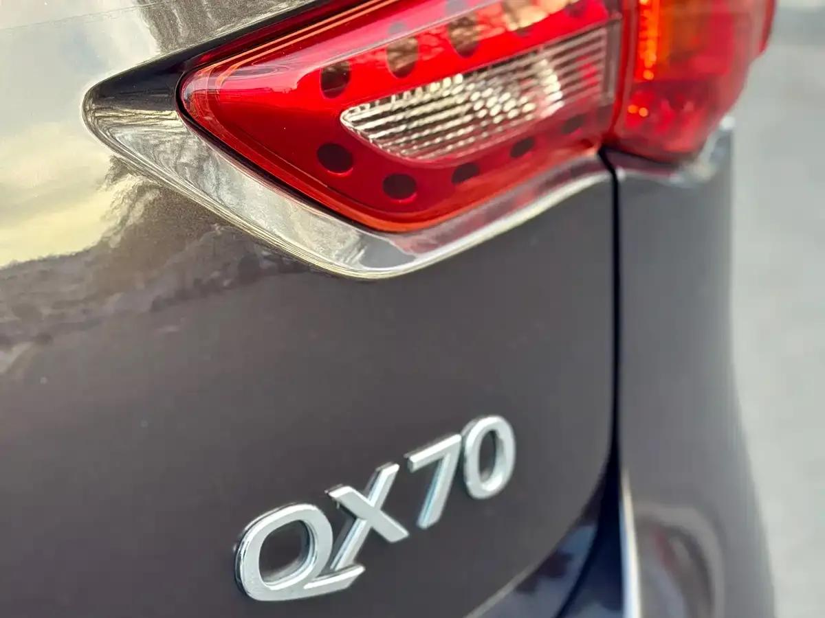 Infiniti QX70 2013 3.7L Standard Edition — миниатюра 10