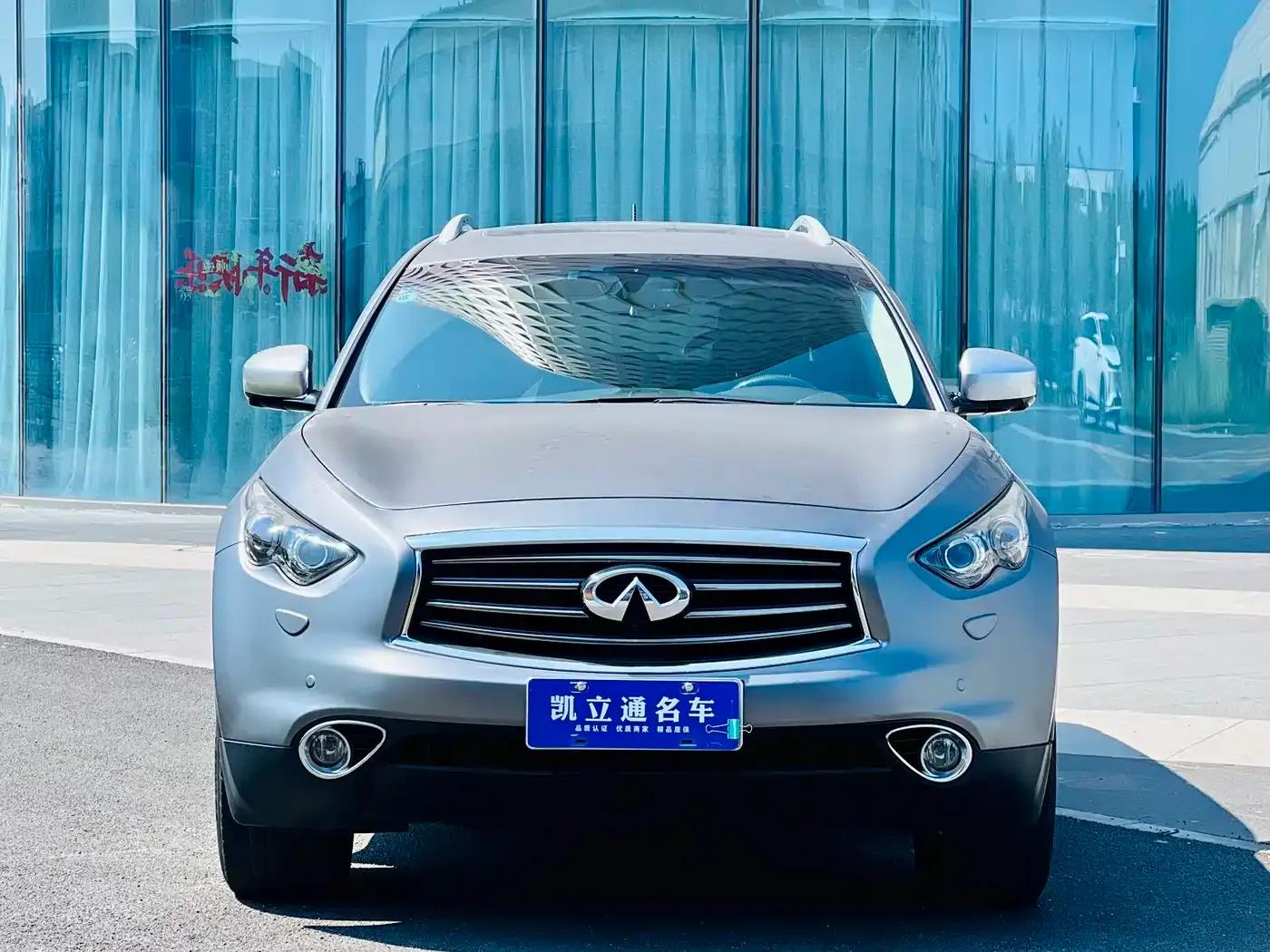 Infiniti QX70 2013 3.7L Standard Edition — миниатюра 2