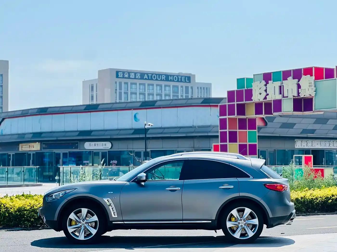 Infiniti QX70 2013 3.7L Standard Edition — миниатюра 3