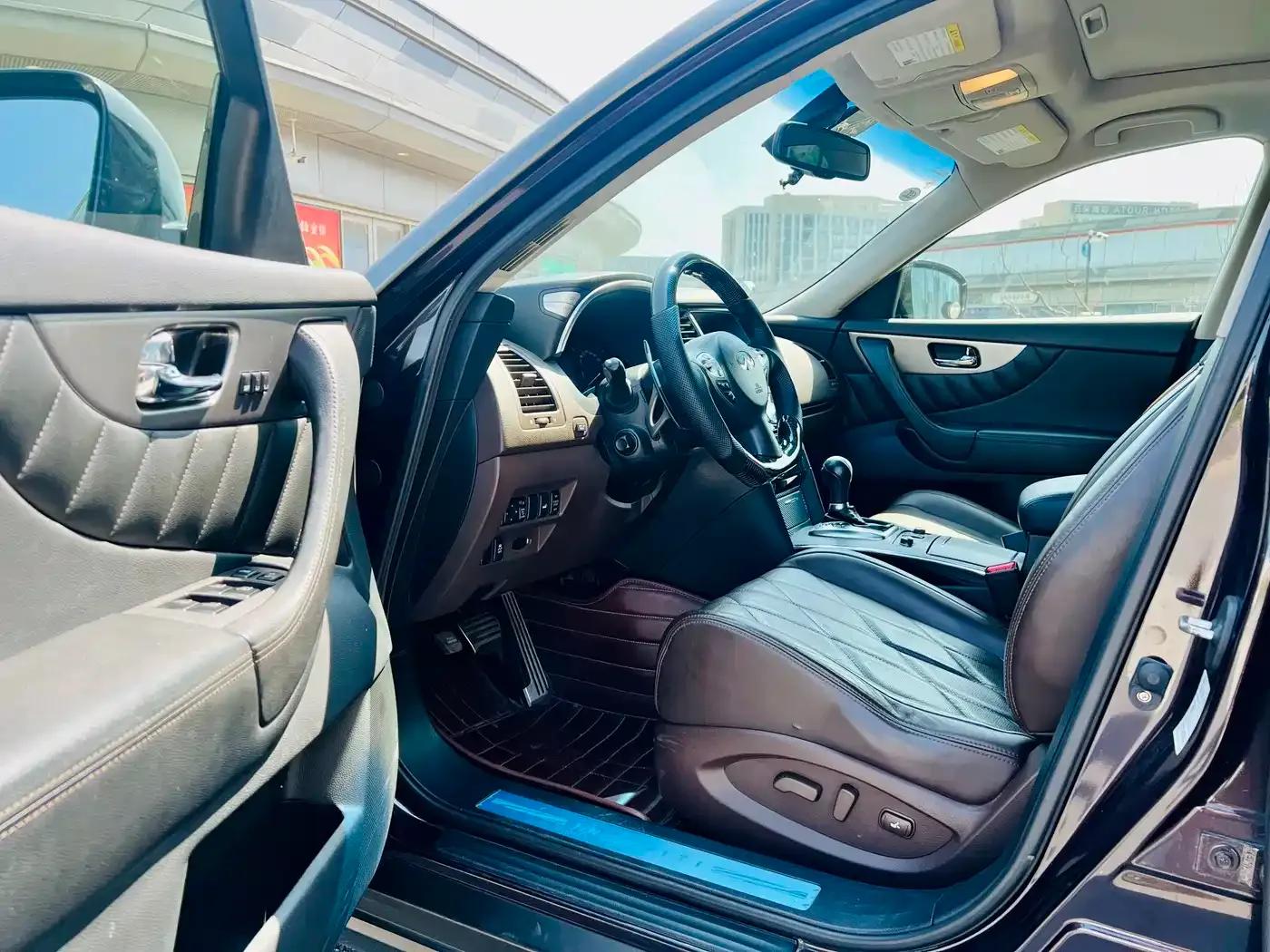 Infiniti QX70 2013 3.7L Standard Edition — миниатюра 6