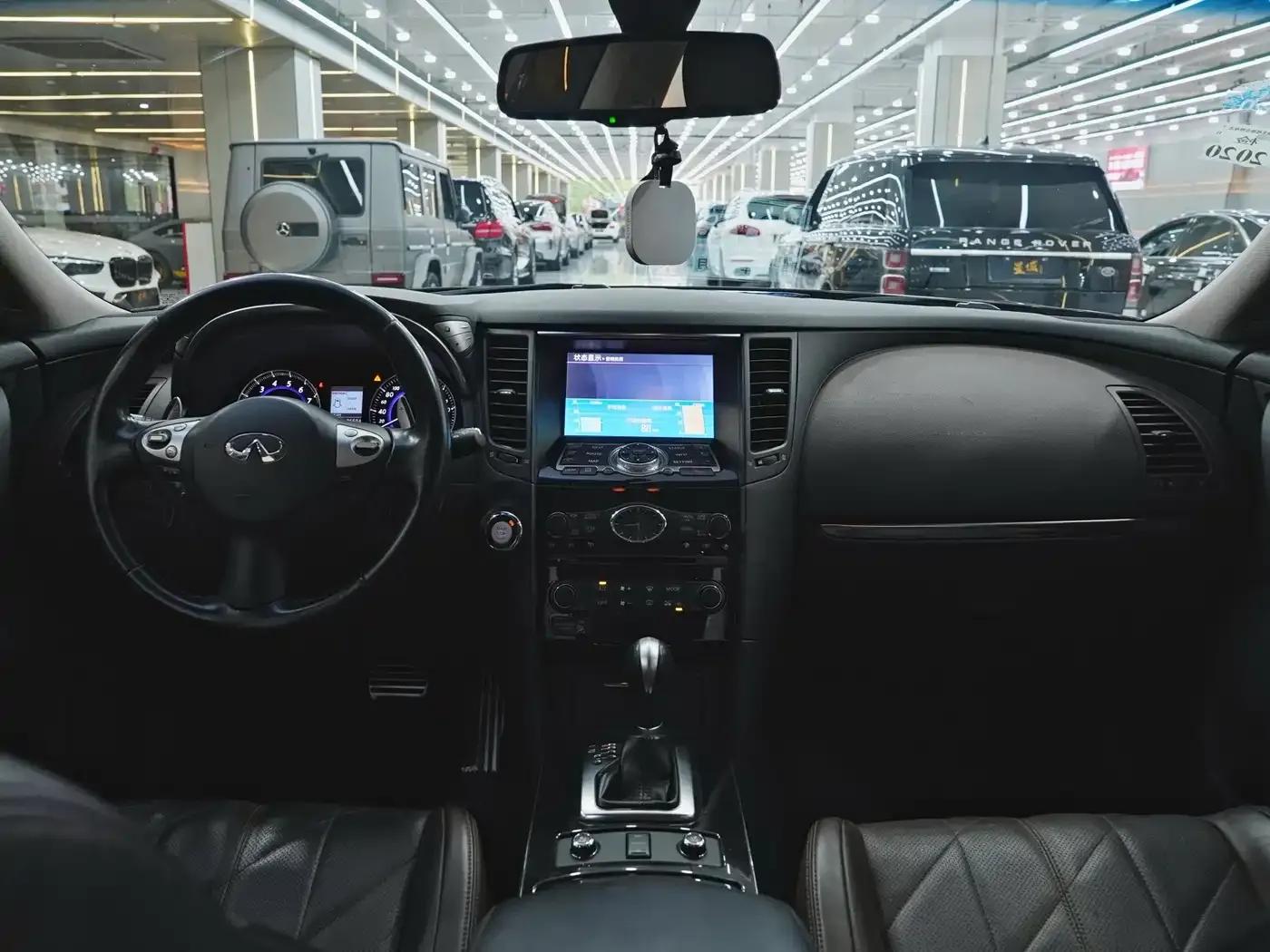 Infiniti QX70 2013 3.7L Standard Edition — миниатюра 11