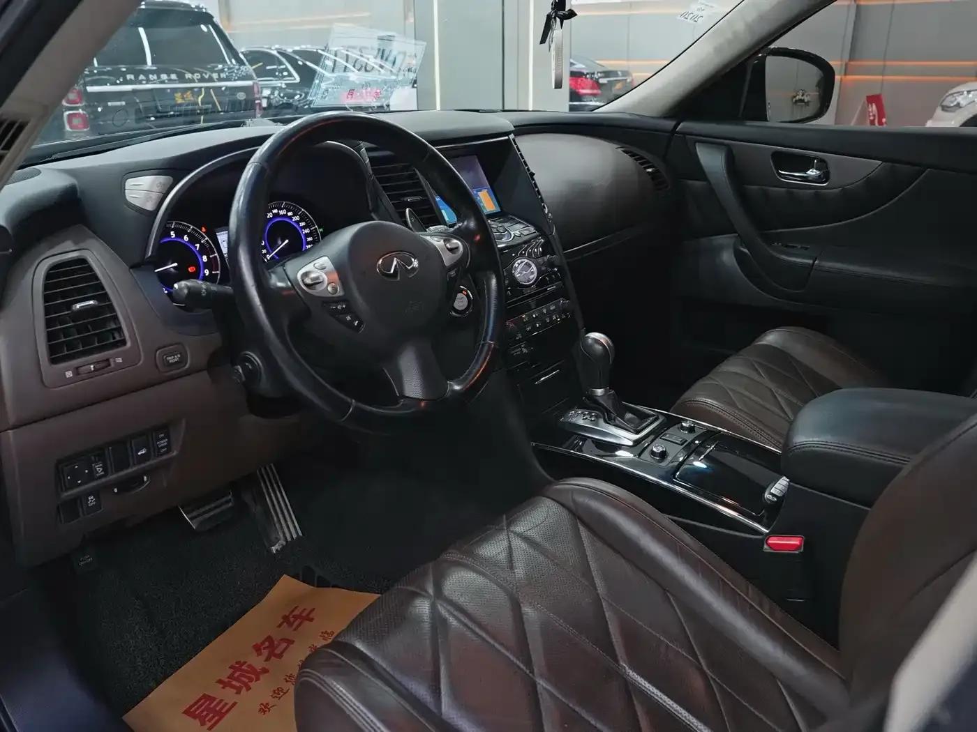 Infiniti QX70 2013 3.7L Standard Edition — миниатюра 16
