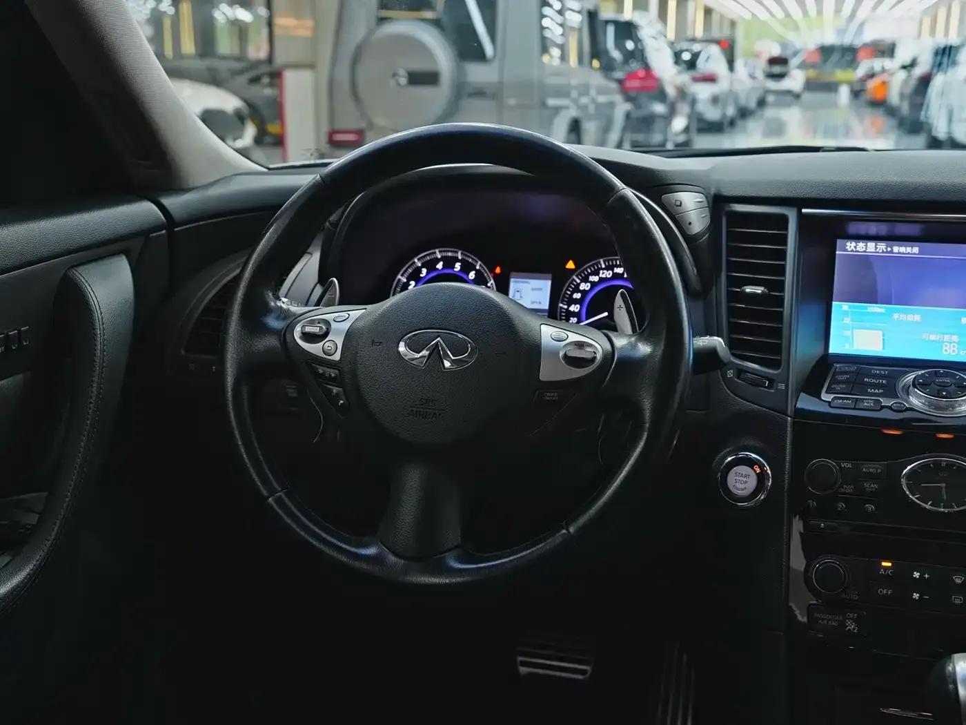 Infiniti QX70 2013 3.7L Standard Edition — миниатюра 17