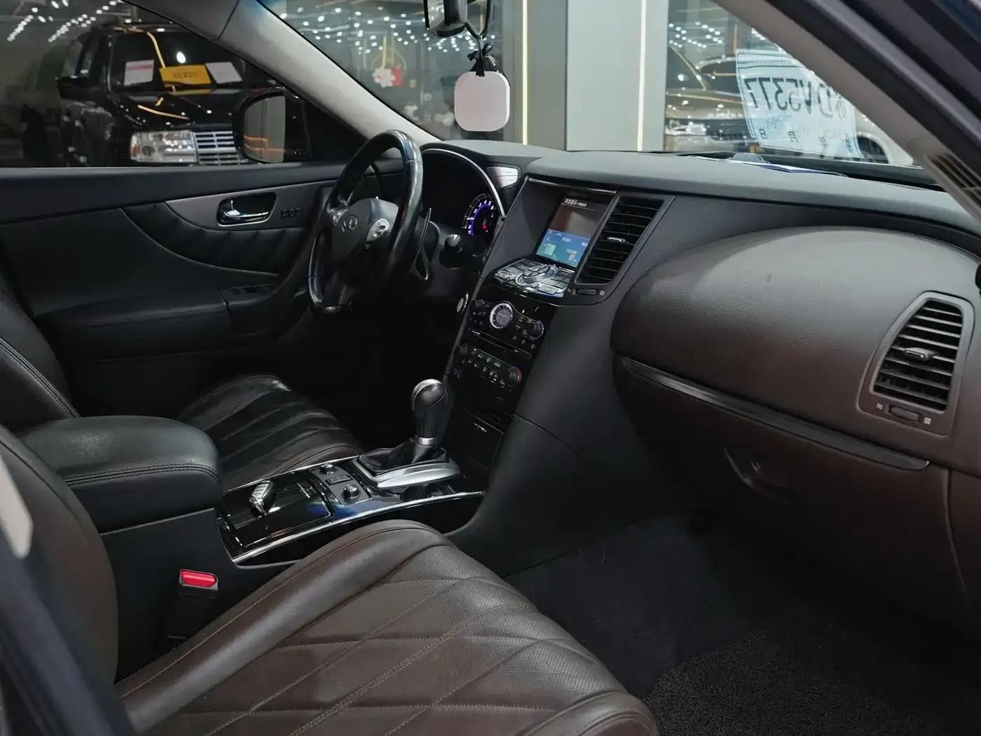 Infiniti QX70 2013 3.7L Standard Edition — миниатюра 18