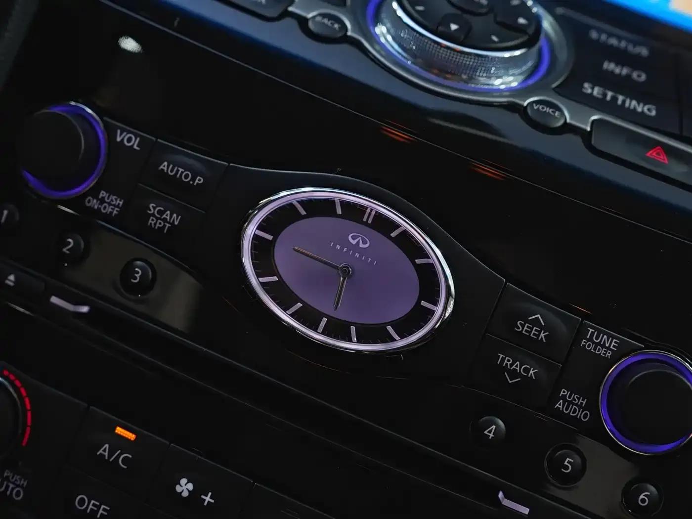 Infiniti QX70 2013 3.7L Standard Edition — миниатюра 19