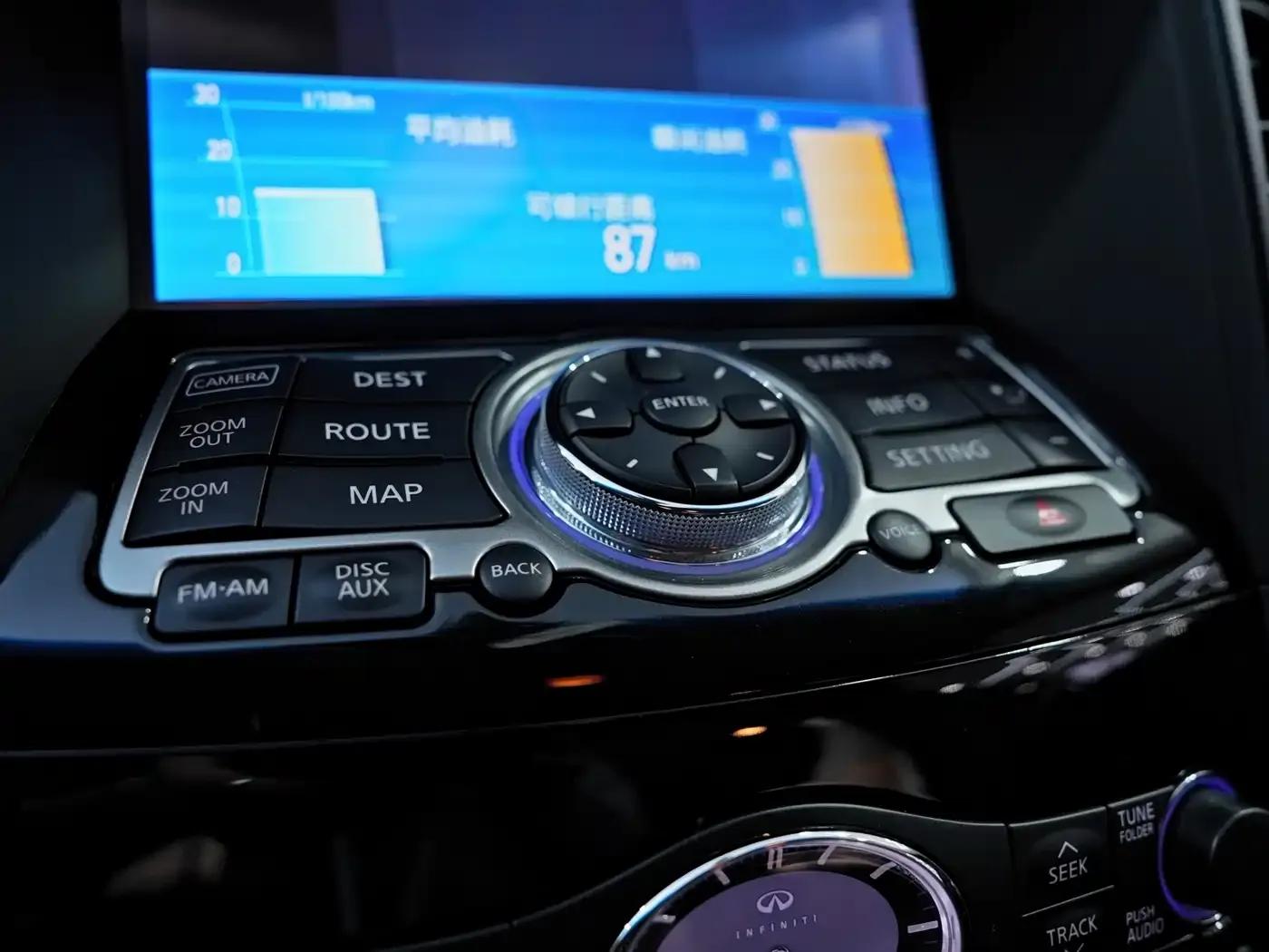 Infiniti QX70 2013 3.7L Standard Edition — миниатюра 20