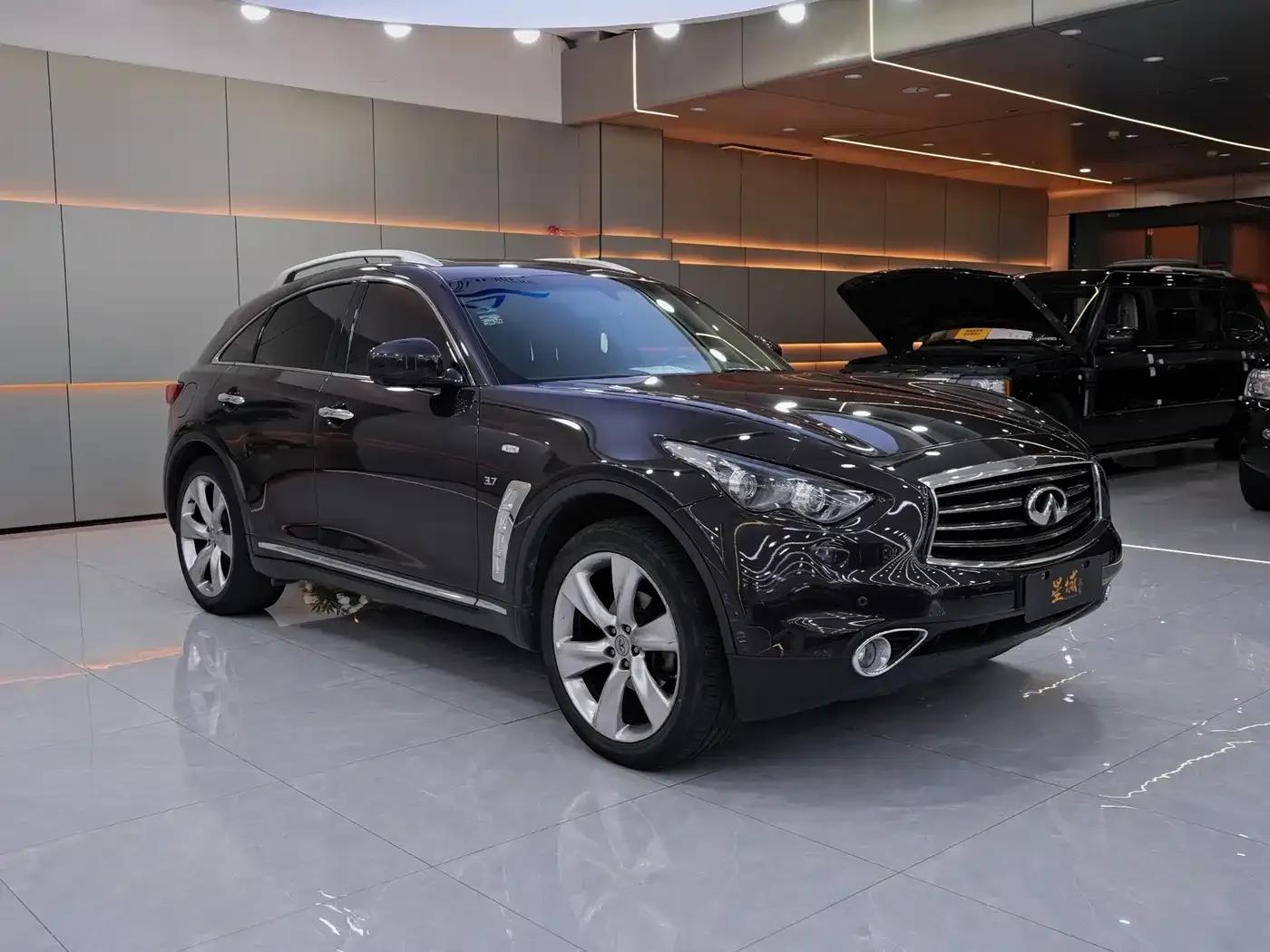 Infiniti QX70 2013 3.7L Standard Edition — миниатюра 3