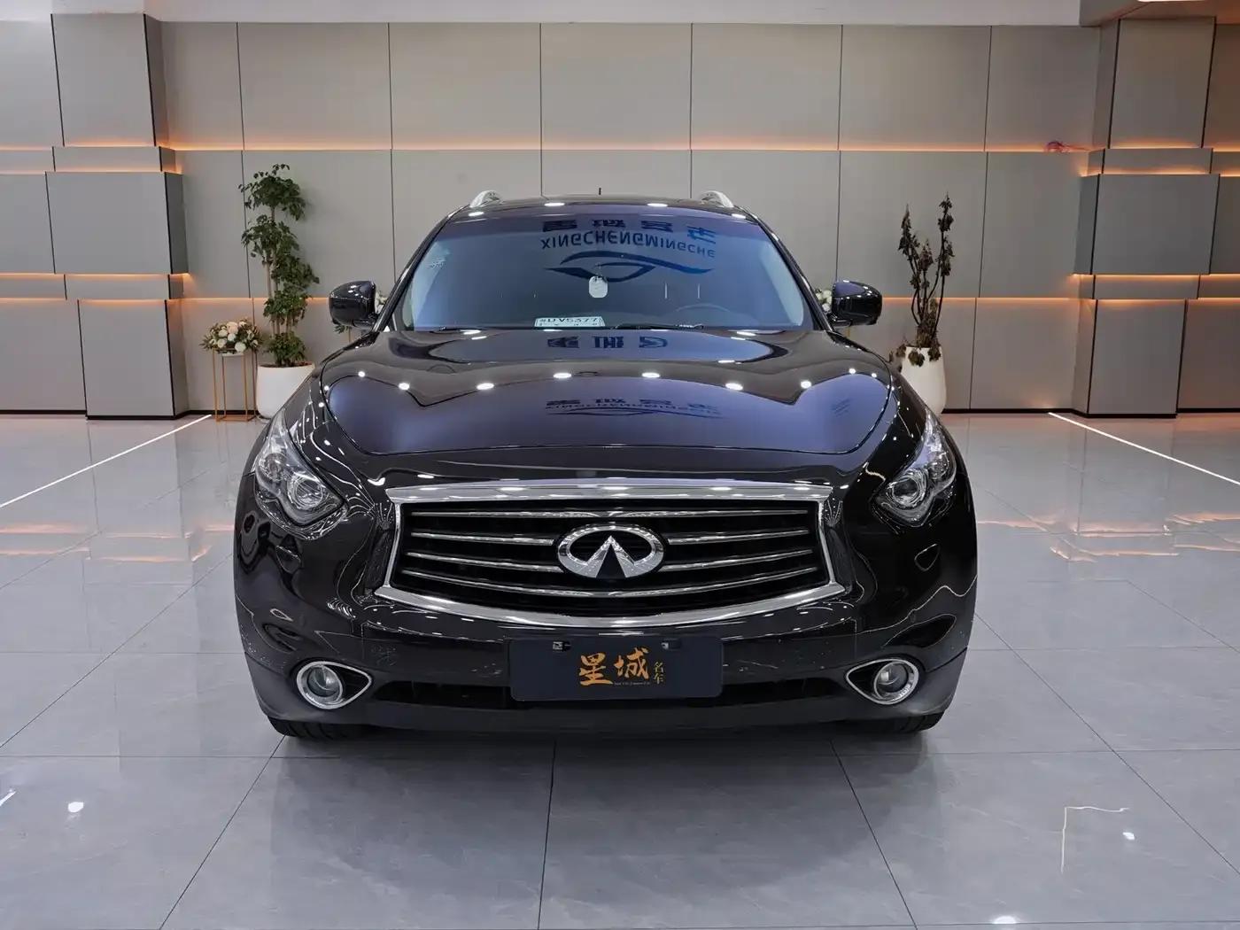 Infiniti QX70 2013 3.7L Standard Edition — миниатюра 4
