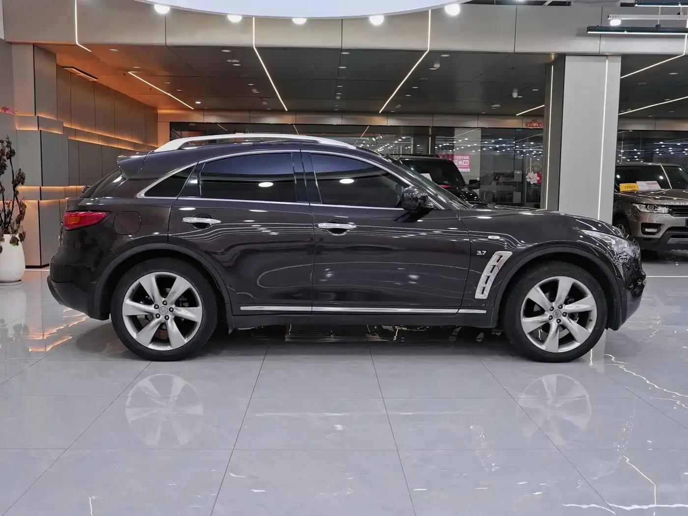 Infiniti QX70 2013 3.7L Standard Edition — миниатюра 6
