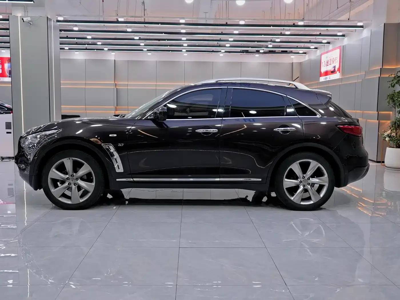 Infiniti QX70 2013 3.7L Standard Edition — миниатюра 9