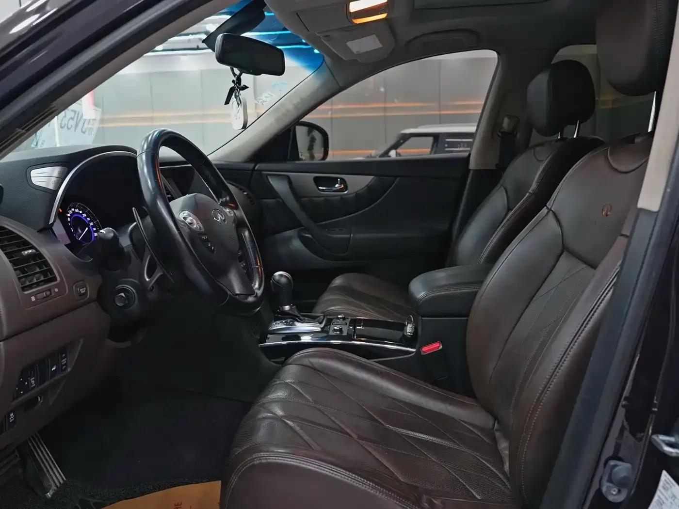Infiniti QX70 2013 3.7L Standard Edition — миниатюра 10