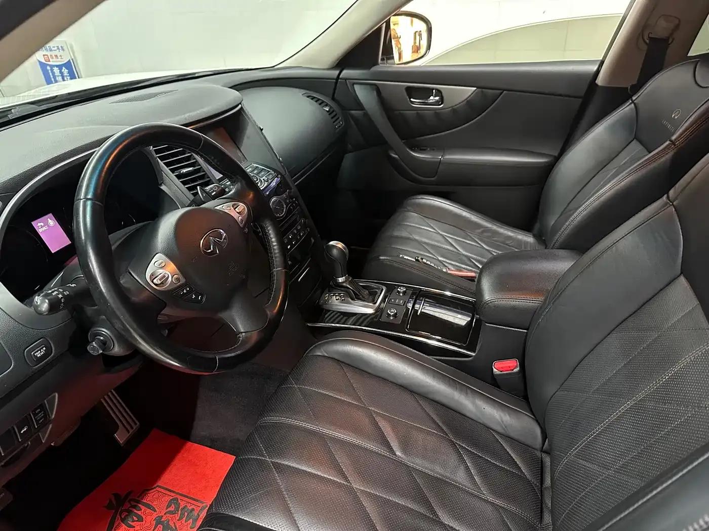 Infiniti QX70 2013 3.7L Super Edition — миниатюра 3