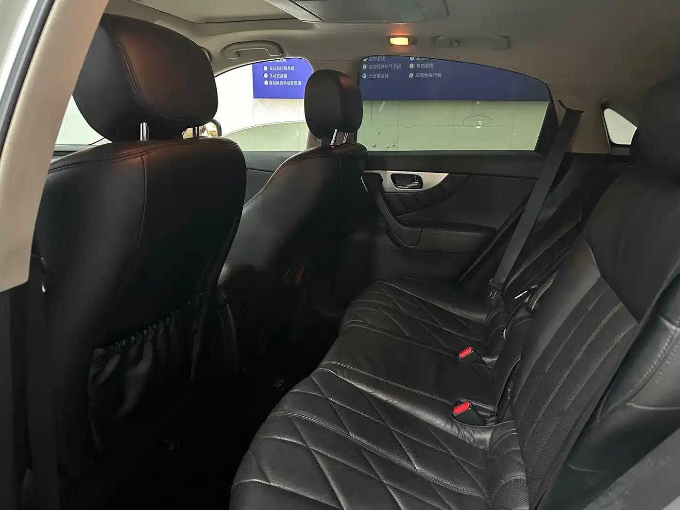 Infiniti QX70 2013 3.7L Super Edition — миниатюра 4