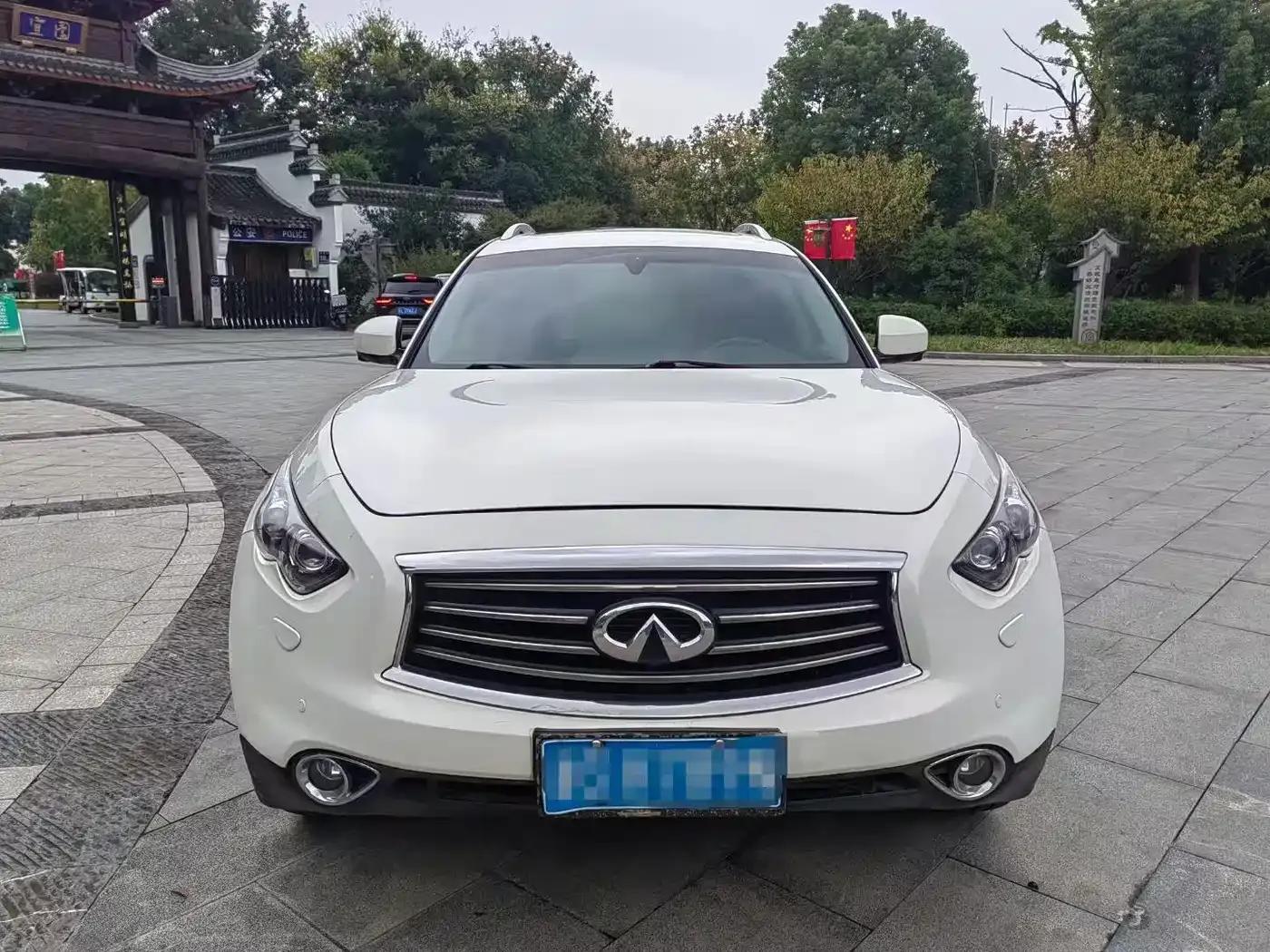 Infiniti QX70 2013 3.7L Super Edition — миниатюра 1