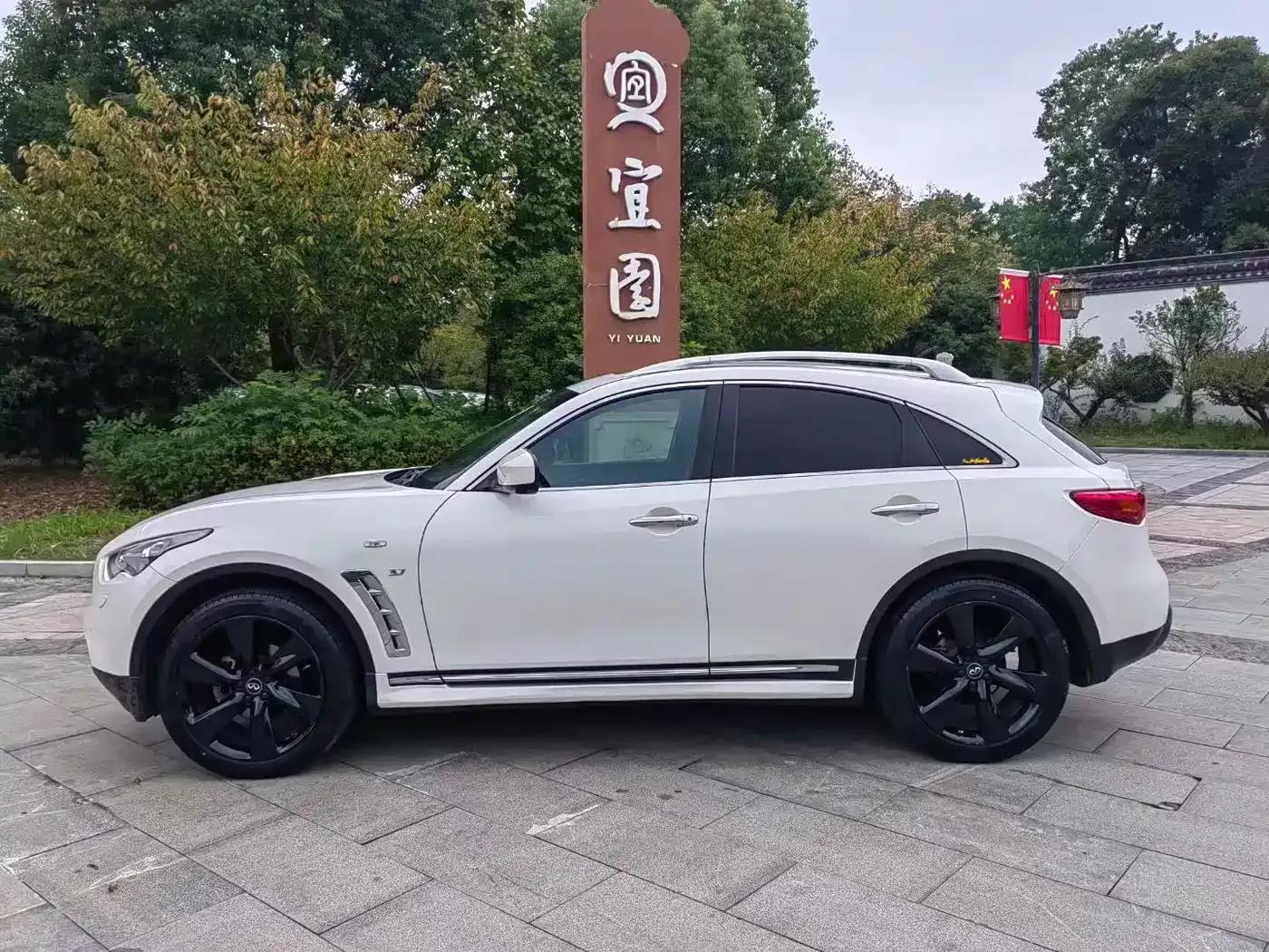 Infiniti QX70 2013 3.7L Super Edition — миниатюра 4