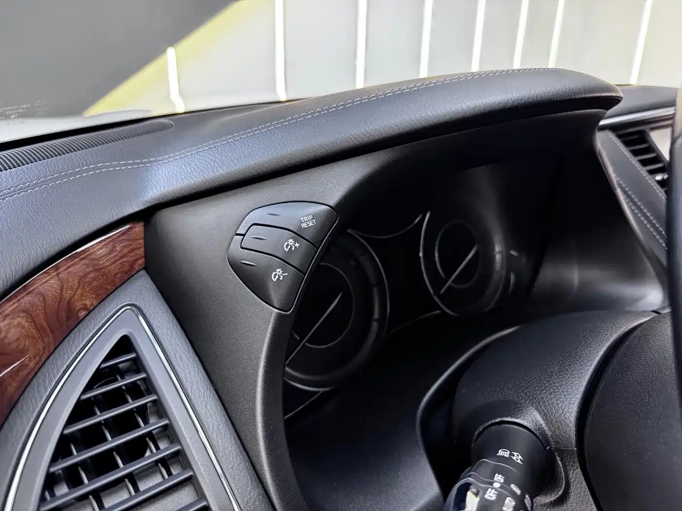 Infiniti QX80 2019 5.6L Middle East Edition — миниатюра 13