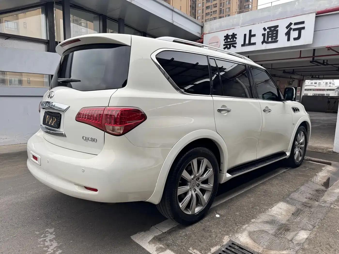Infiniti QX80 2013 5.6L 4WD — миниатюра 23