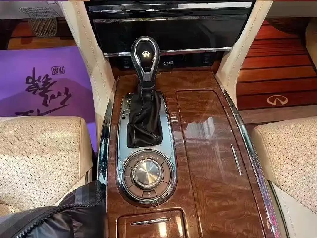 Infiniti QX80 2019 5.6L Middle East Edition — миниатюра 5