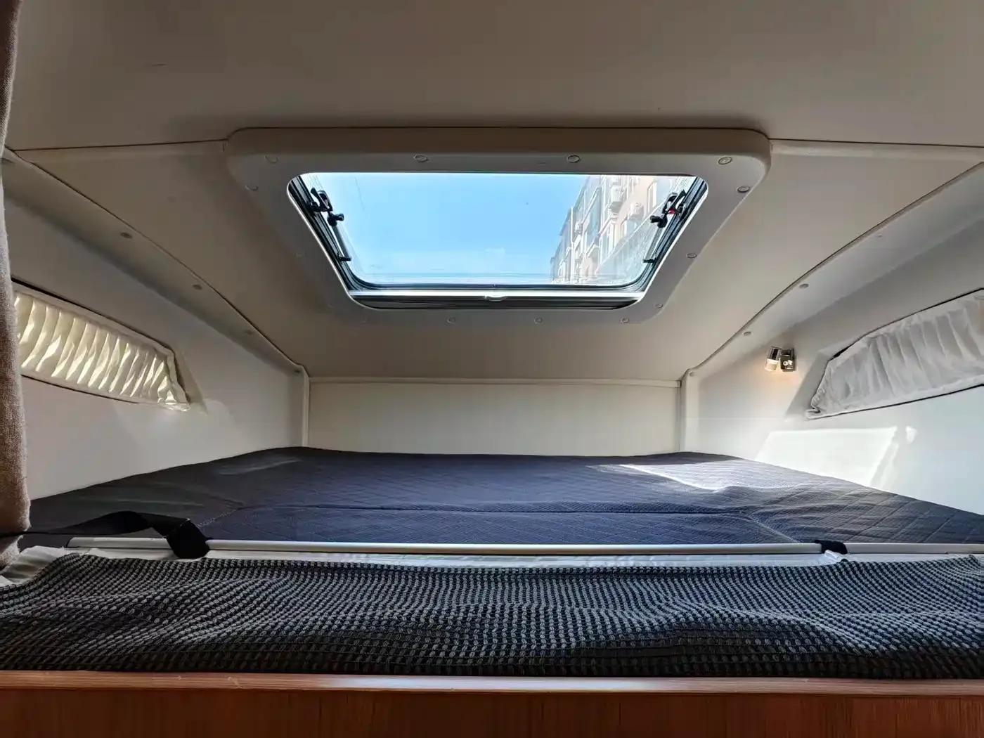 Iveco Daily 2021 3.0T Automatic Super Rui Long Wheelbase Short Overhang High Roof Side Sliding Door F1C — миниатюра 9