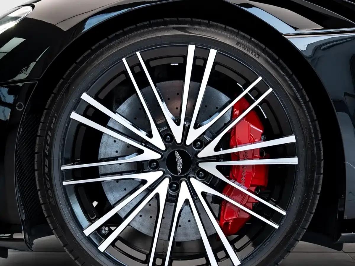 2022 Aston Martin DBS Superleggera V12 Coupe — миниатюра 4