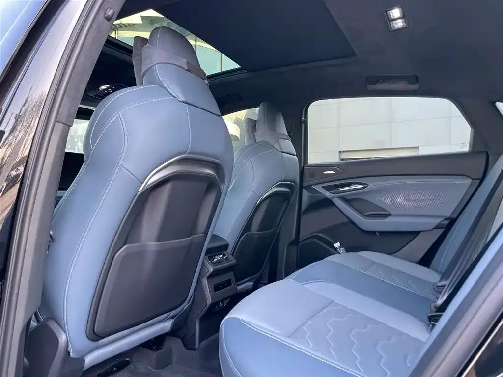 Audi Q6L Sportback e-tron 2026 First Edition — миниатюра 6