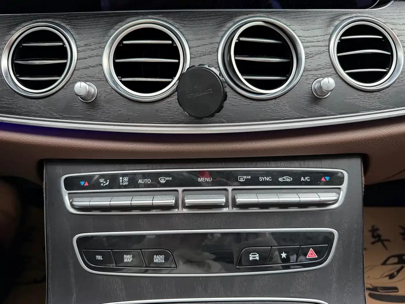 Mercedes-Benz E-Class 2022 Facelift E 260 L Sport — миниатюра 21